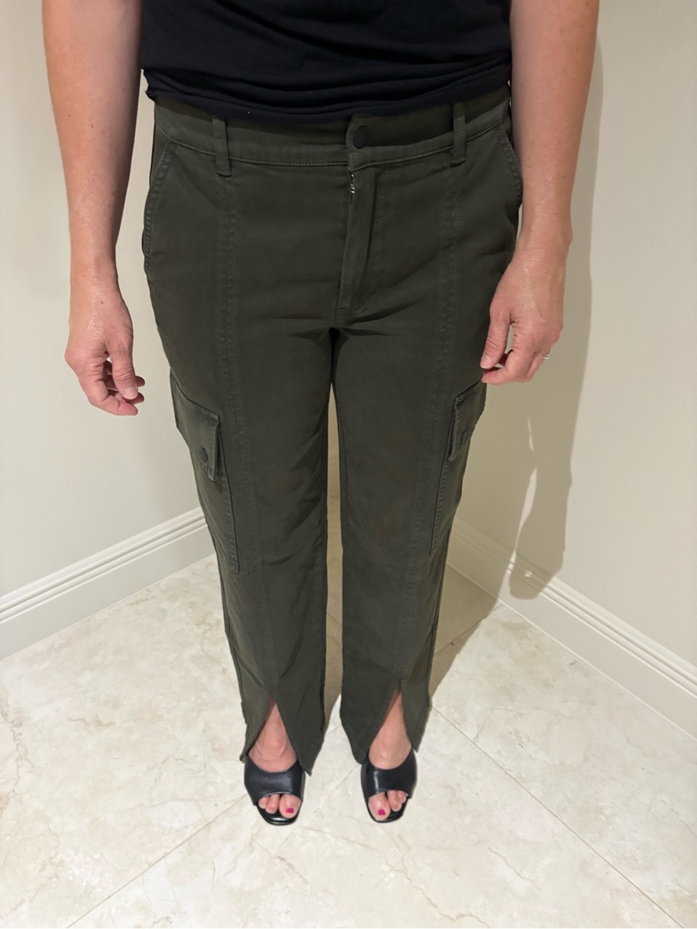 Liverpool LA: mid rise cargo straight pant in hunter green (ins: 32”)